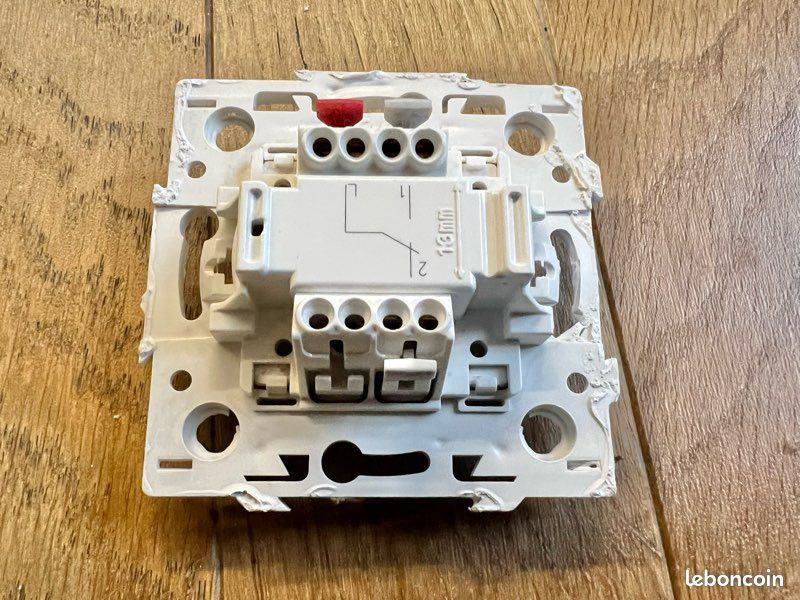 Interrupteur Va-et-Vient ESPACE Arnould 60101 - Modèle D'Occasion Fonctionnel