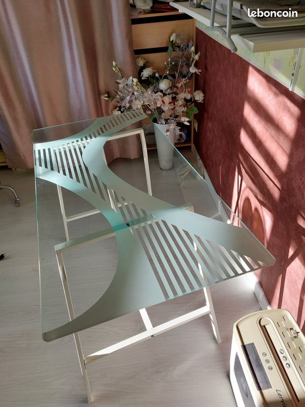 Bureau ikea 2 tréteau + plateau en verre (image 1)
