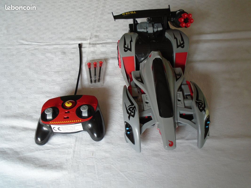 Voiture transformer et lance missiles radio commandée (image 1)