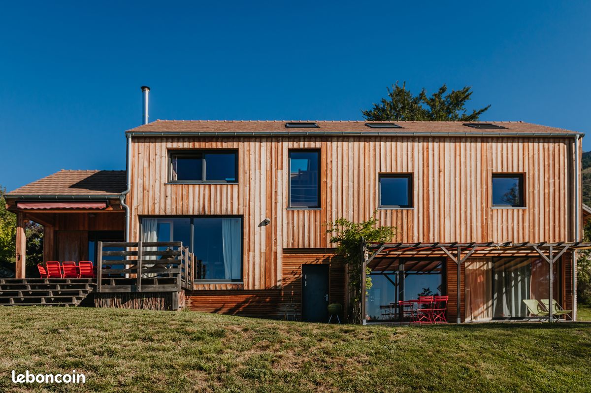 Chalet bois massif 10 couchages avec bain nordique (image 1)