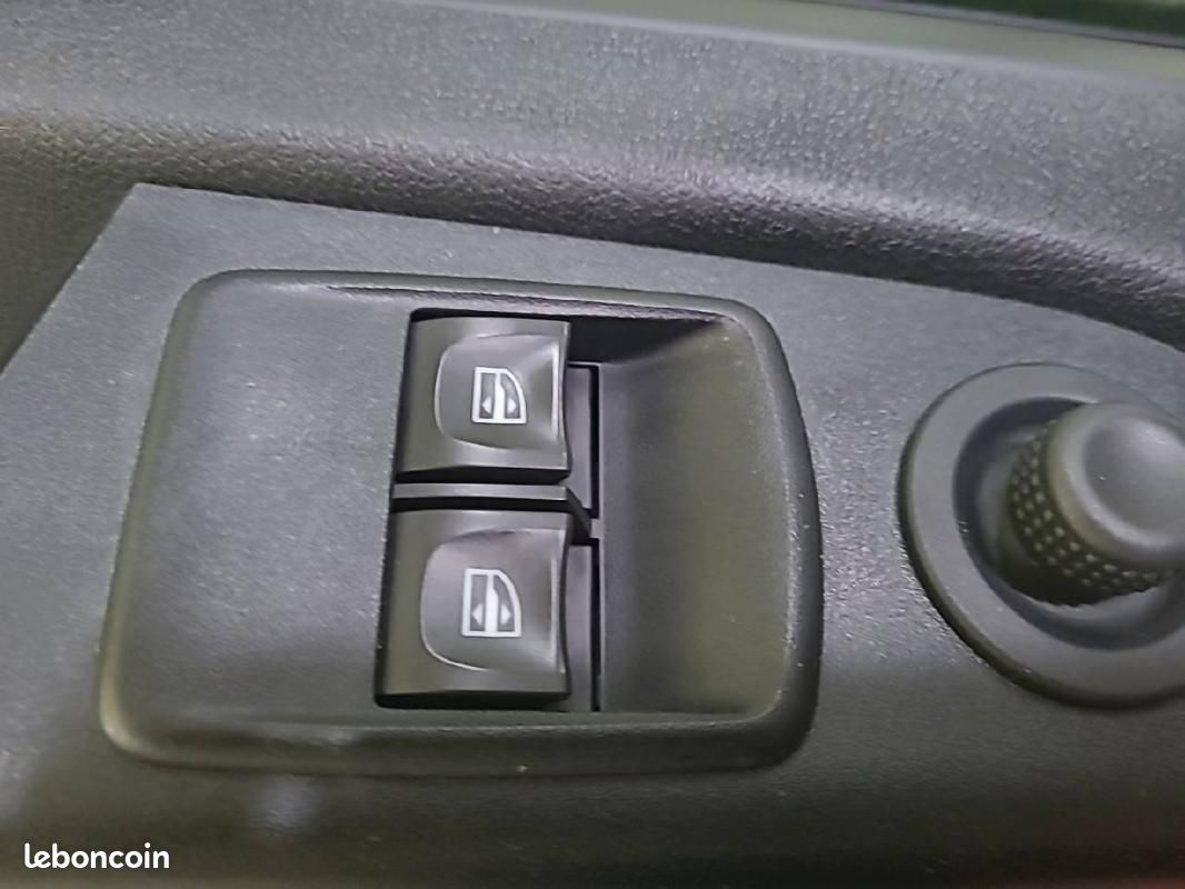 Renault Trafic COMBI L1 dCi 145 Energy S&S - Zen (image 25)