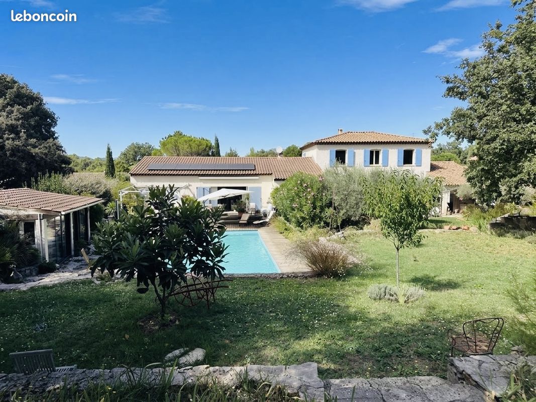 Maison 10 pièces 261 m² · à Néoules · 261 m² · 749 000 €