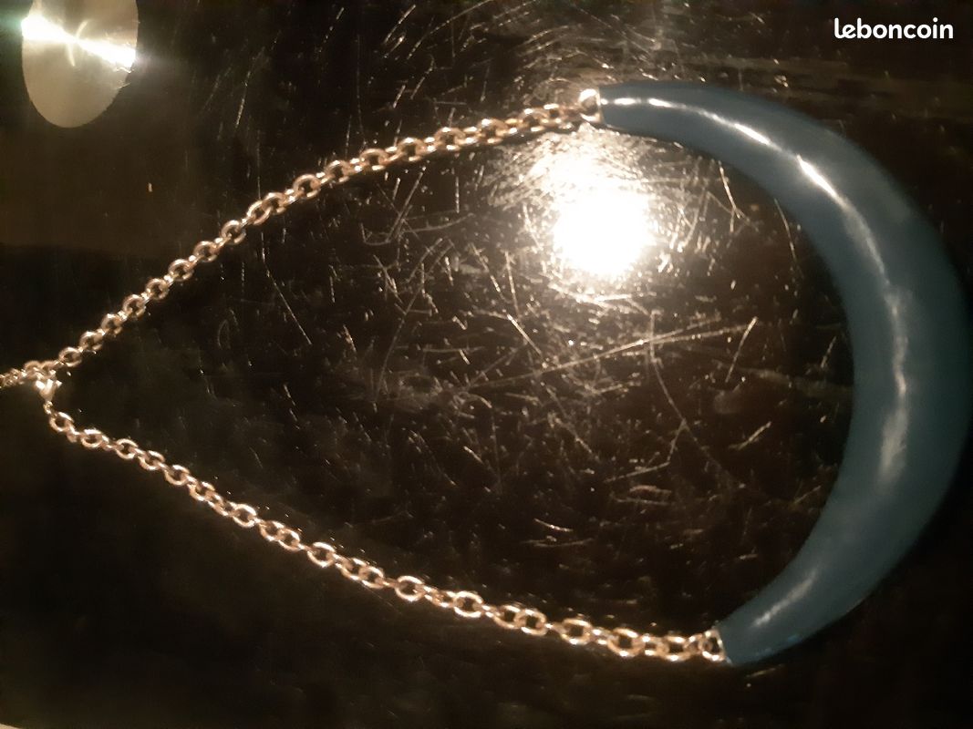 Collier chaine avec lune bleue nuit au milieu balance boosté (image 3)