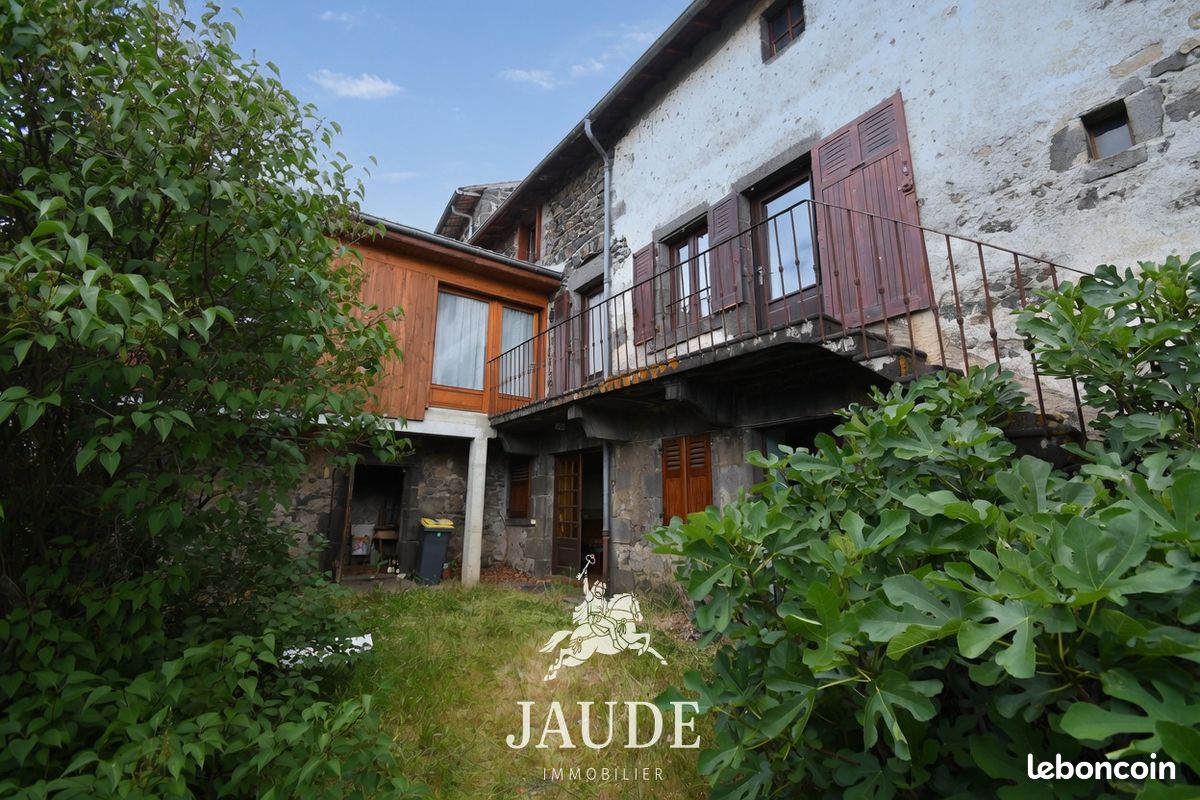 Maison 6 pièces 168 m² · à Orcines · 168 m² · 220 000 €