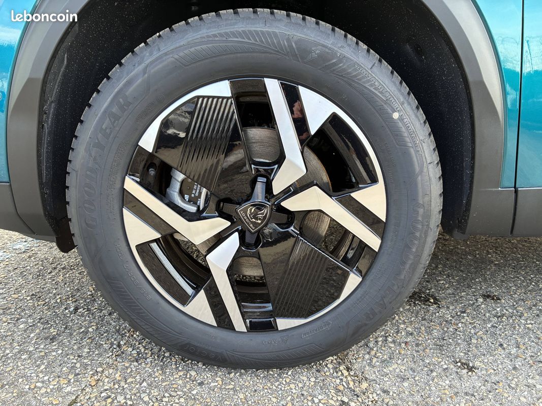 PEUGEOT 2008 Hybrid 110 e-DCS6 Allure (image 4)