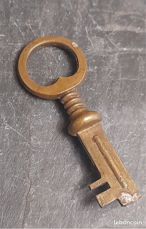 ANCIEN CLE CLEF DE SURETE POUR ROBINET DE BARRIQUE TONNEAU EN