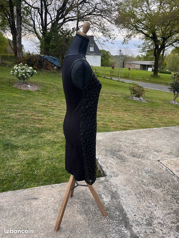 Robe noire bi-matière chic – Découpes laser florales 3D & Mesh (image 6)