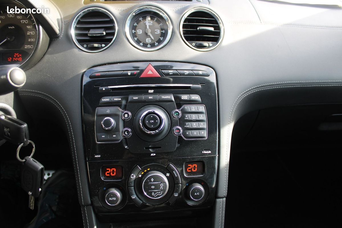 Peugeot RCZ 2L HDI 163 CV DIESEL GPS CUIR ELECT/CHAUFF RÉGULATEUR BLUETOOTH USB ABS LUXE BV6 (image 19)