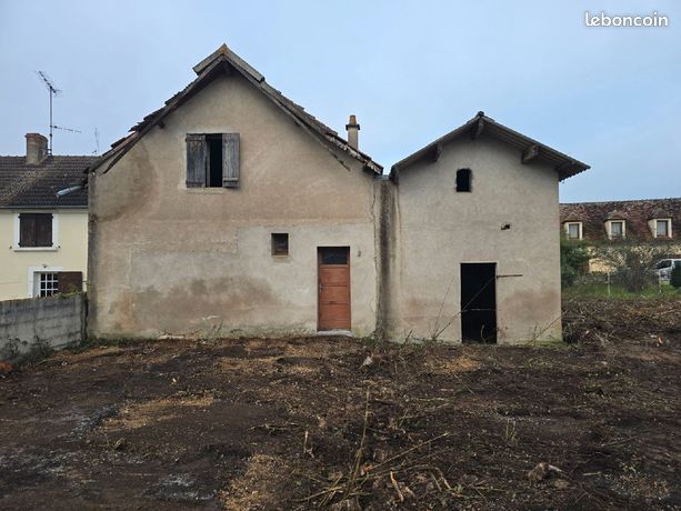 Maison avec garage et terrain dans secteur très agréable