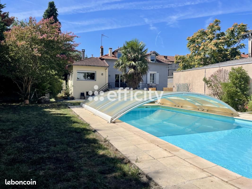Maison 8 pièces 298 m² · à Aussillon · 298 m² · 358 000 €
