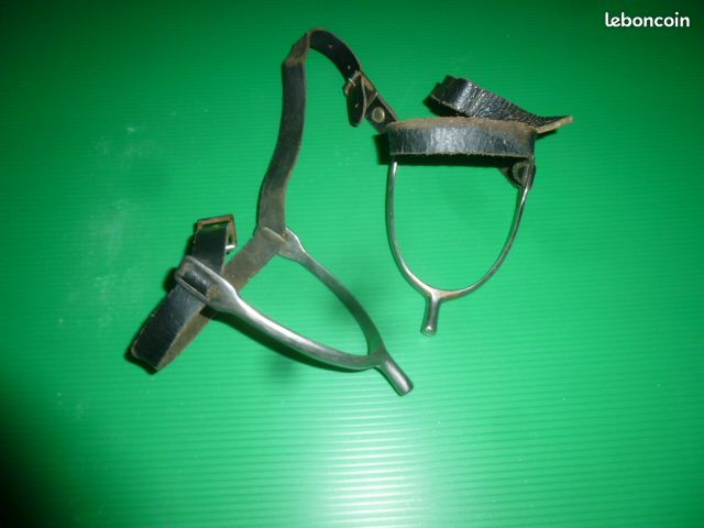 Paire D'éperons Anciens En Inox Avec Lanières En Cuir, équitation, Fabrication UK
