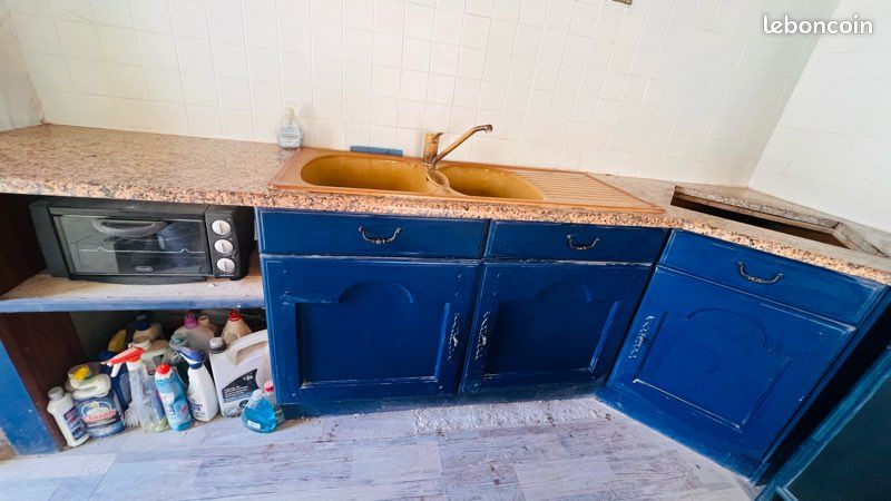 Meuble de cuisine avec plan de travail en marbre (image 3)