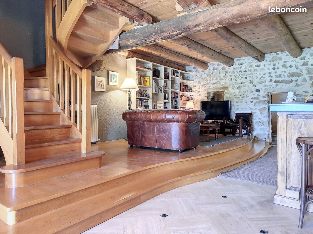 Maison 12 pièces 439 m² · à Chaspinhac · 439 m² · 446 000 €
