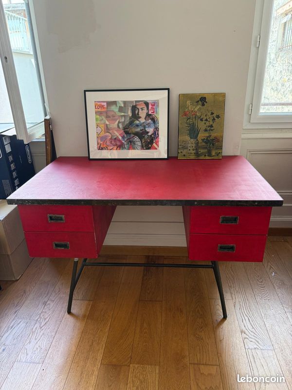 Bureau (image 1)