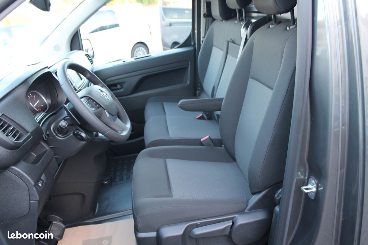 Opel Vivaro III Fourgon Taille M Blue-HDI 180 S&S EAT8 GPS, Caméra de recul, Avertisseur angles morts, Pack Look Sortie le 19/06/2024 - 5 Kilomètres. Prix Hors taxe : 24 500 (image 4)