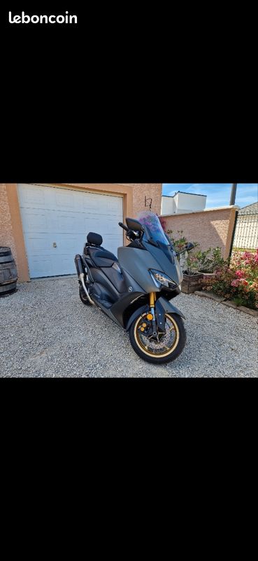 Yamaha T-max 560 Techmax equipé (image 1)