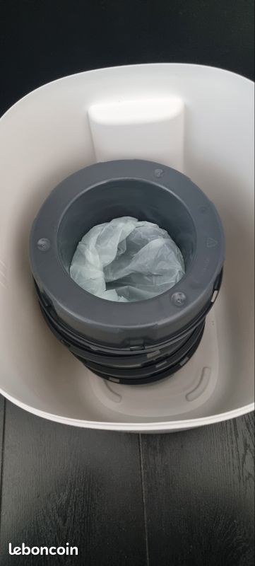 Poubelle à couches Tommee Tippee + 3 recharges – Très bon état (image 3)