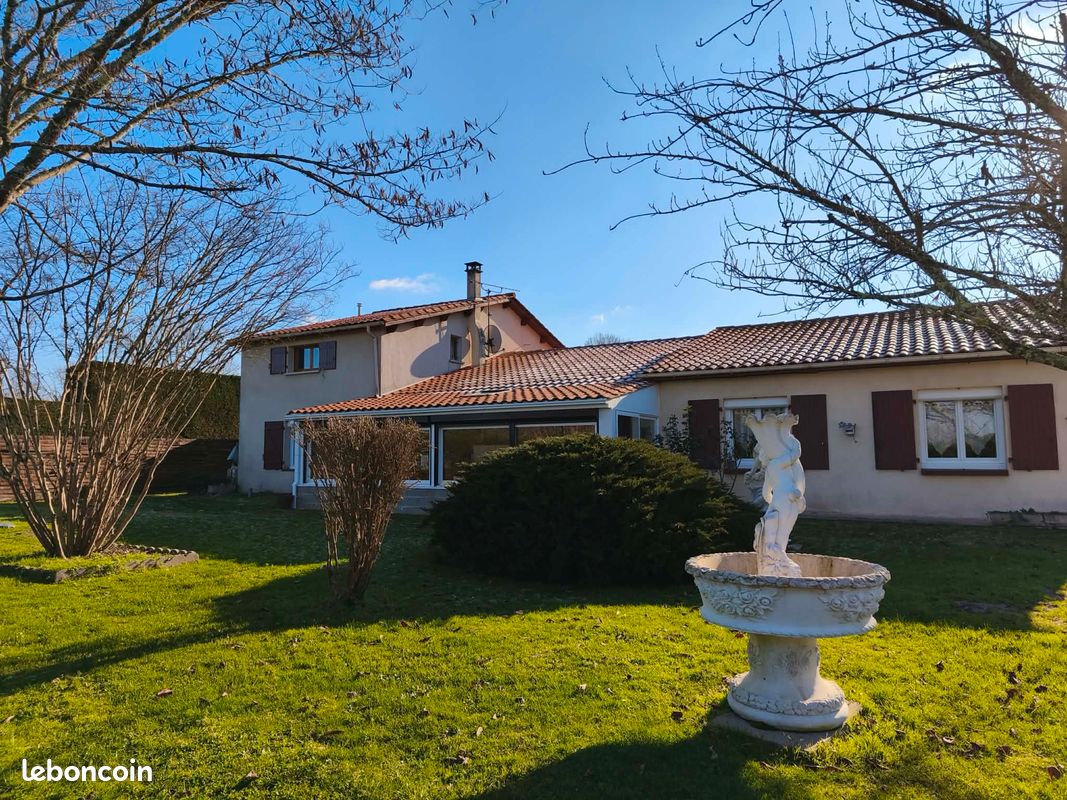 Maison 10 pièces 220 m² · à Clérac · 220 m² · 270 000 €