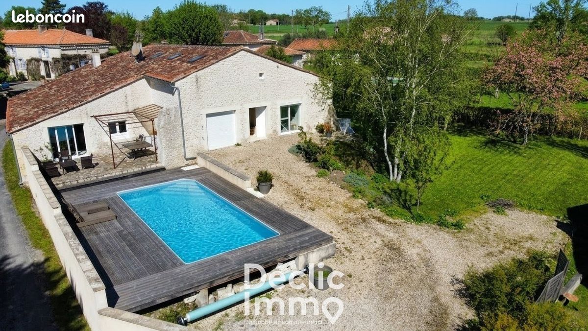 Maison 7 pièces 230 m² · à Villebois-Lavalette · 230 m² · 345 000 €