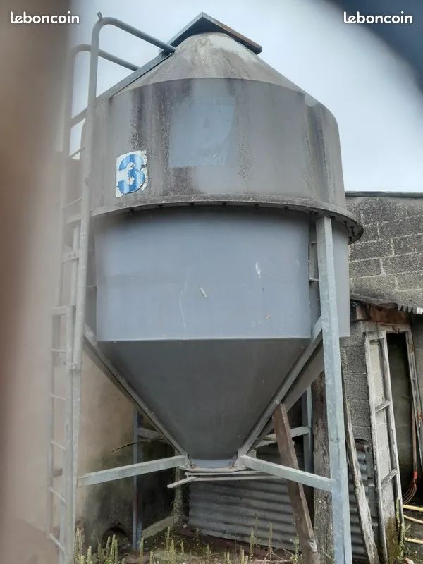 Plusieurs matériel et Pieces petit pulvérisateur pour pieces 3 dent de faneuse mora morra berceau moteur de pont avant renault 106 14 , 2 boitier arracheuse grime europa (image 2)
