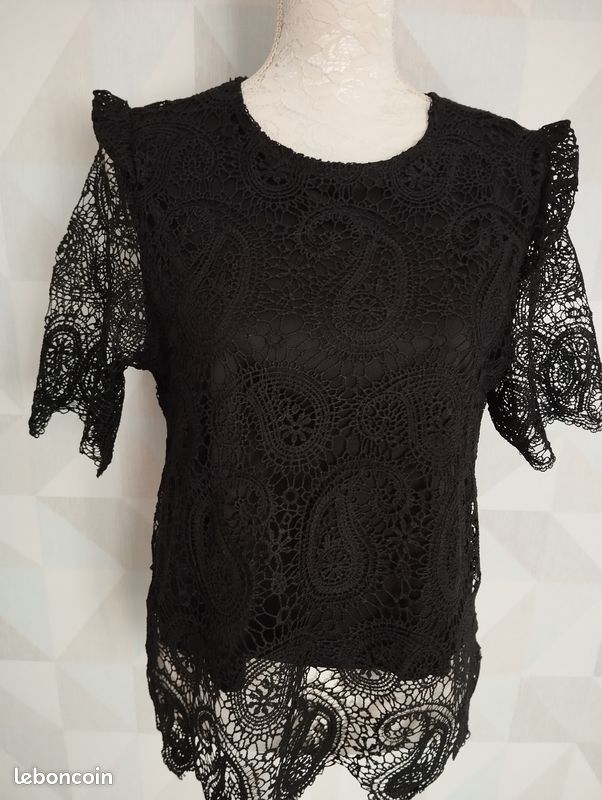 Tee-shirt noir en dentelle (image 2)
