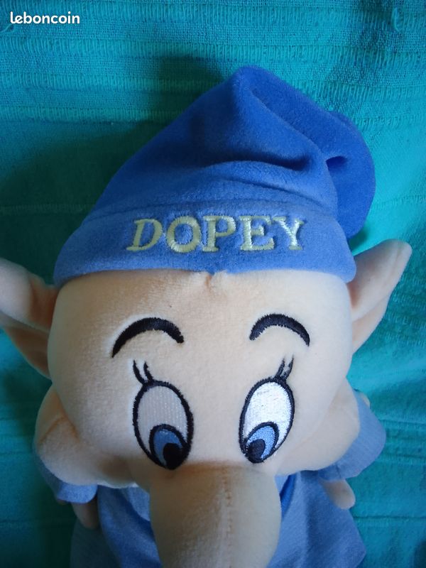 Peluche nain dopey (simplet) Disney Blanche neige 40 cm (image 2)