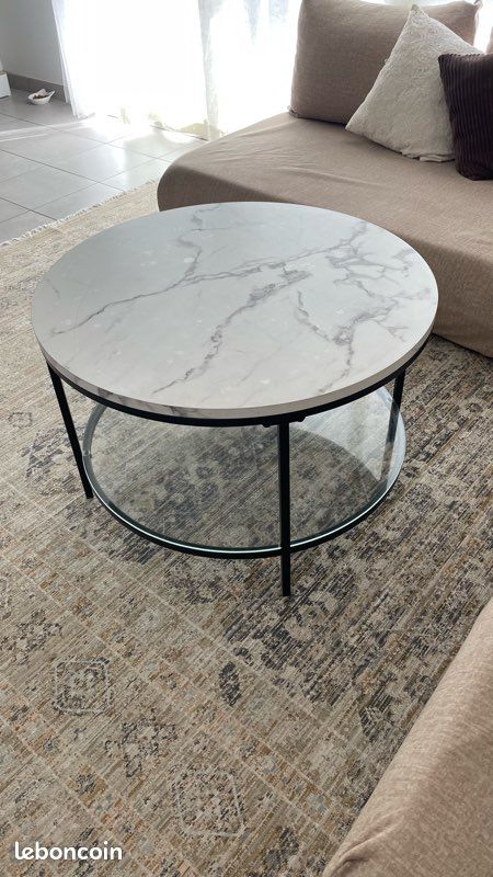 Ensemble Table Marbre Blanc et Chaises Grises GAYA - Fonctionnalité