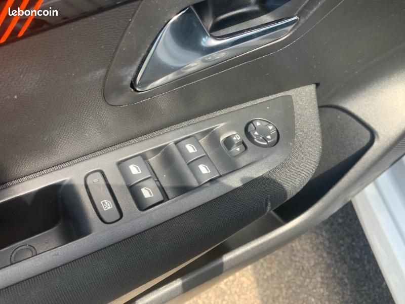 Peugeot 208 Affaire 1.2 PureTech 75ch S&S Premium (image 12)