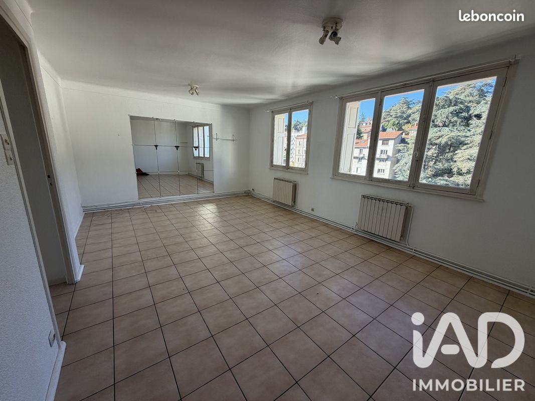 Appartement 4 pièces 74 m² · à Saint-Étienne · 74 m² · 67 000 €