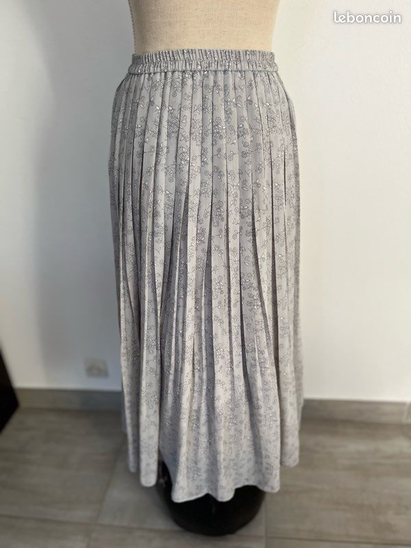 Jupe longue plissée gris clair taille élastique Marque Uniqlo