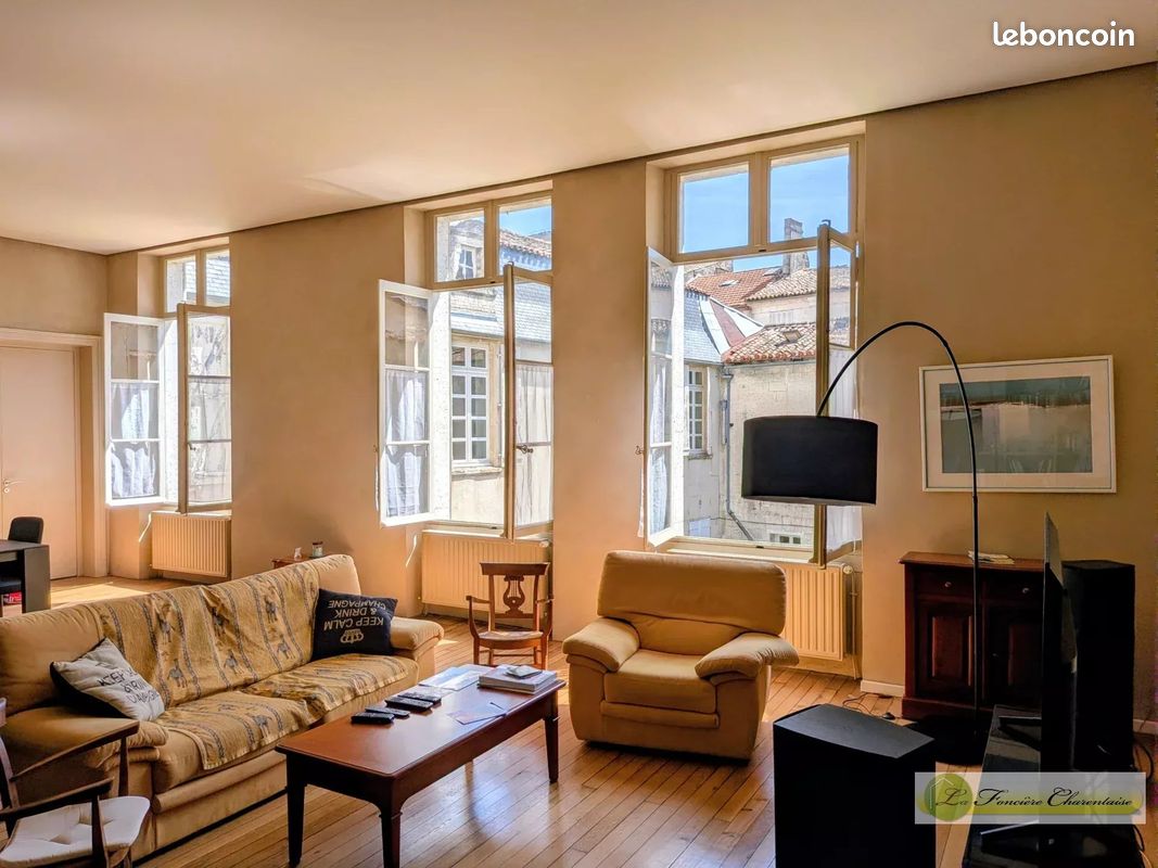 Appartement 5 pièces 235 m² · à Angoulême · 235 m² · 1 100 €/mois