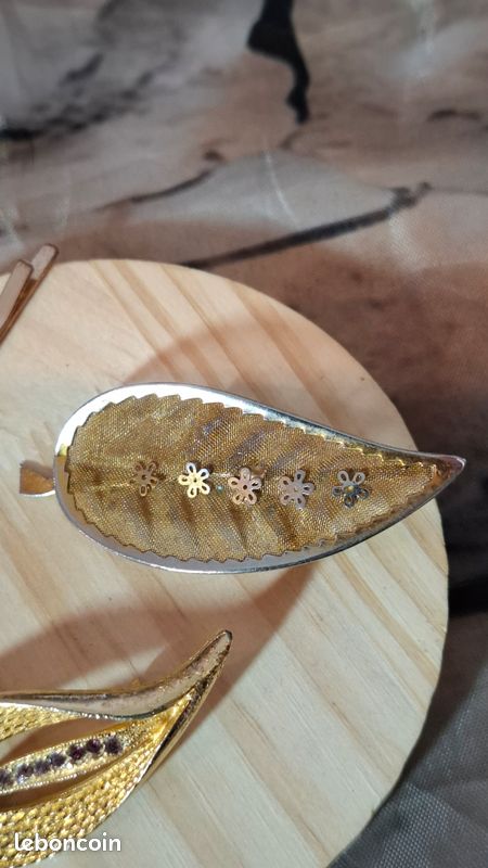Broche Pendentif Feuille En Métal Doré - Style Vintage - Occasion - Jolie Pièce Unique