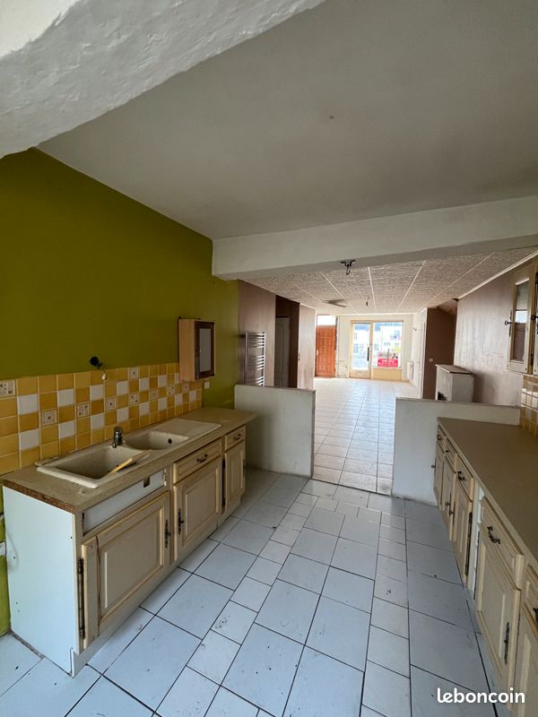 Maison 5 pièces 100 m² · à Neuvy-le-Roi · 100 m² · 49 000 €
