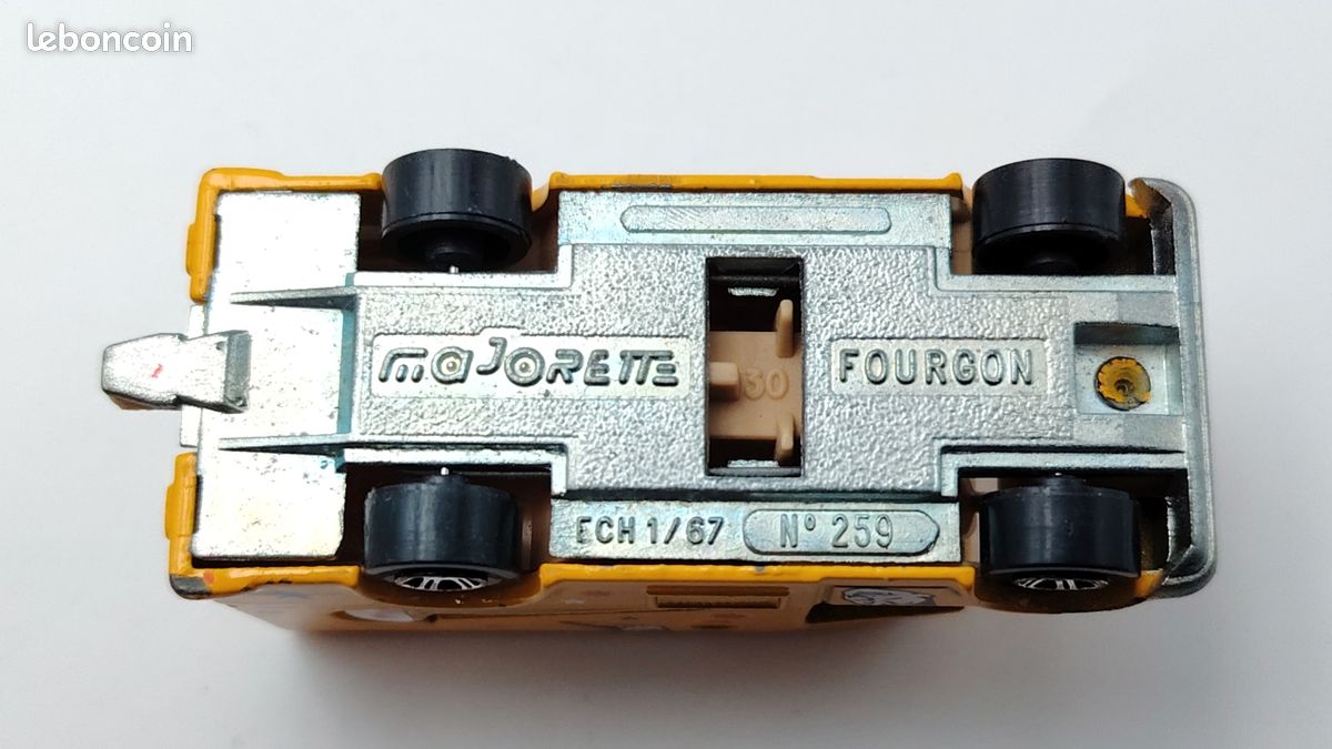 Fourgon Majorette – Cirque Pinder, Glacier Jaune/rouge, Miniature Collection