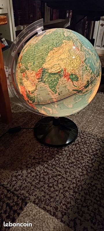 Globes terrestre lumineux (image 6)