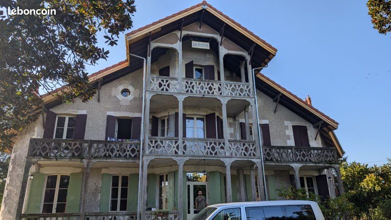Maison 14 pièces 375 m² · à Pineuilh · 375 m² · 600 000 €