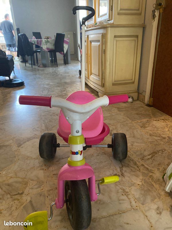 Tricycle enfant fille très bon état (image 3)