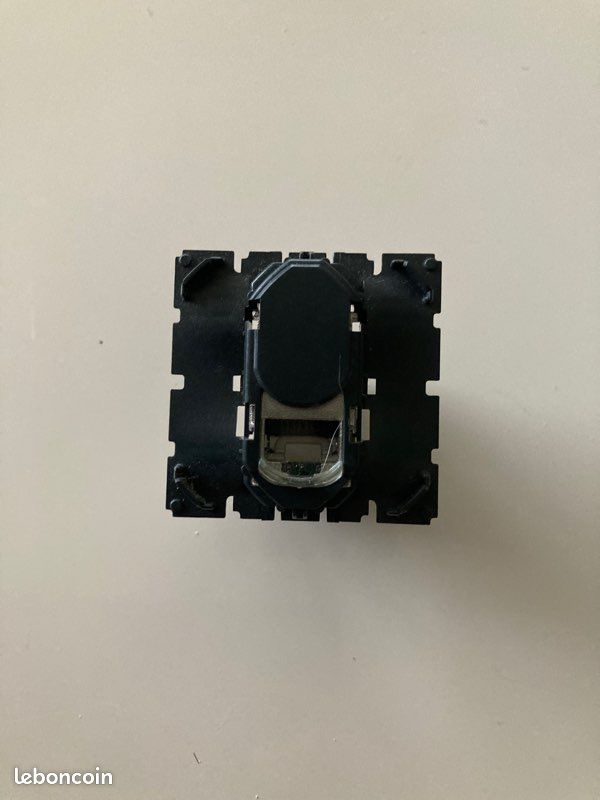 Prise RJ 45 Legrand cat 6 ref 67396 (image 3)