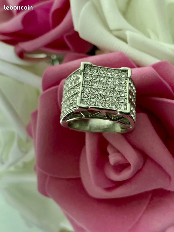 Bague Fantaisie chevalière neuve ornée de strass Diamètre intérieur 1,7 cm (image 7)