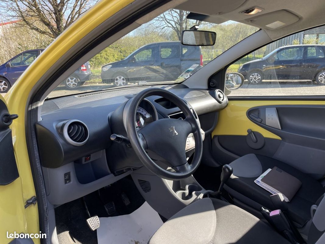 Peugeot 107 1.0 12V TRENDY BLUE LION GARANTIE 1 ANS (image 3)