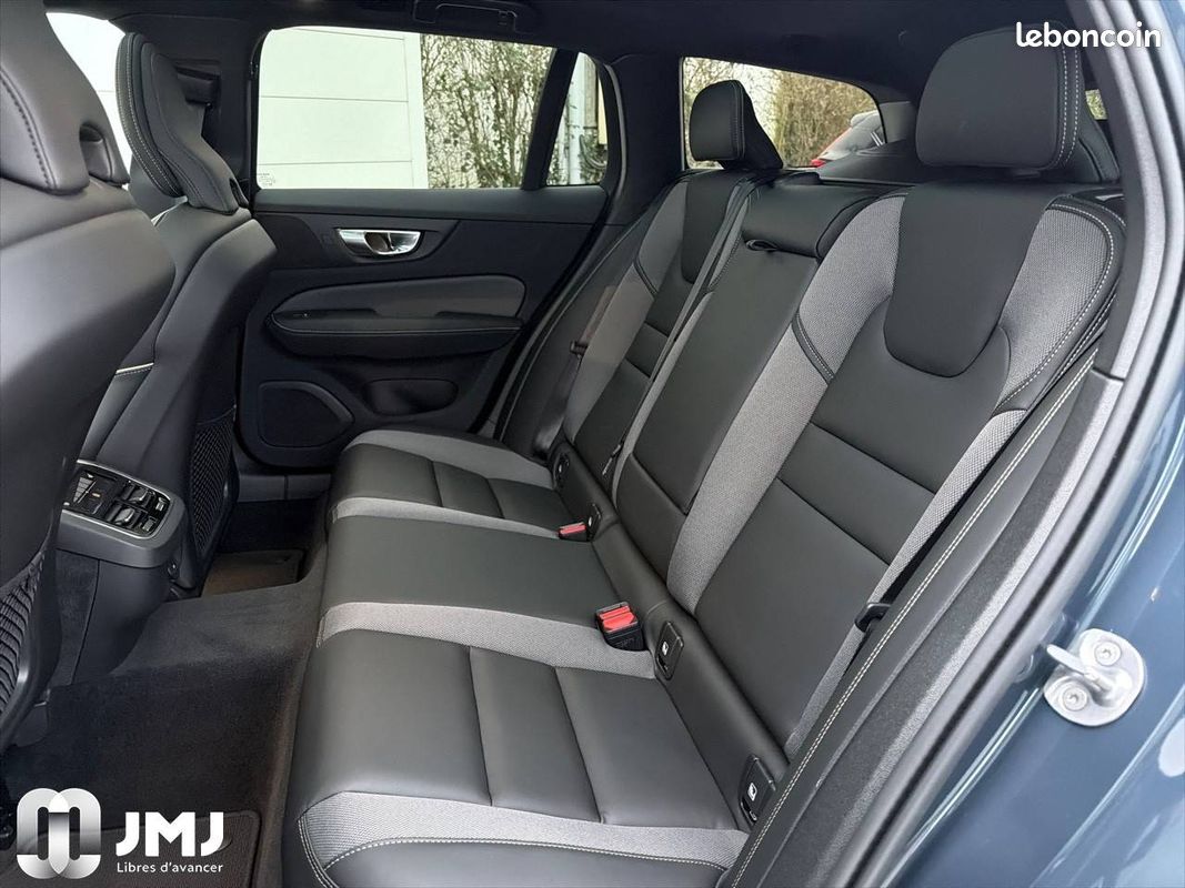 VOLVO V60 B4 197 ch DCT7 Ultra Style Dark (image 13)