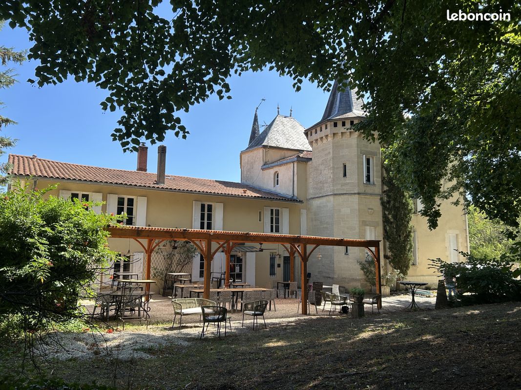 Maison 14 pièces 678 m² · à Roaillan · 678 m² · 890 000 €