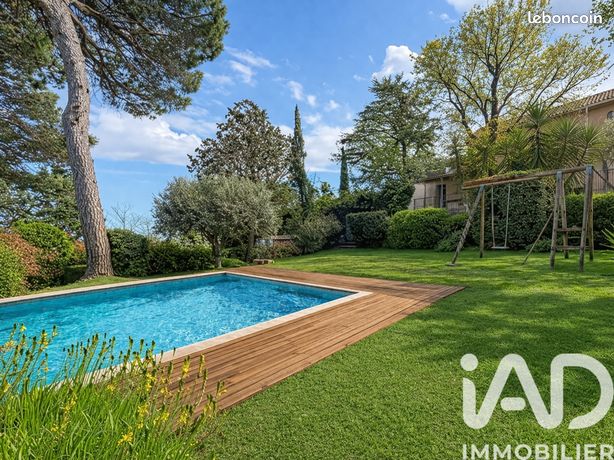 Propriété 9 pièces 248 m²