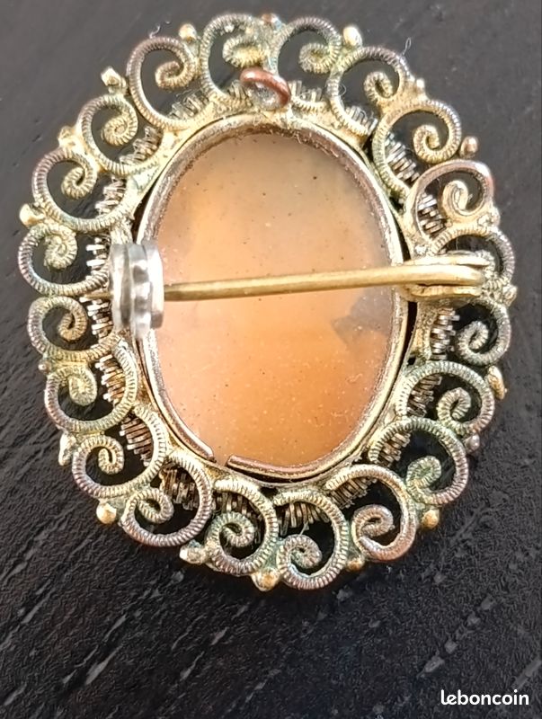 Broche Pendentif Vintage En Métal Doré Avec Camée Buste Féminin - Bijou Ancien Et élégant