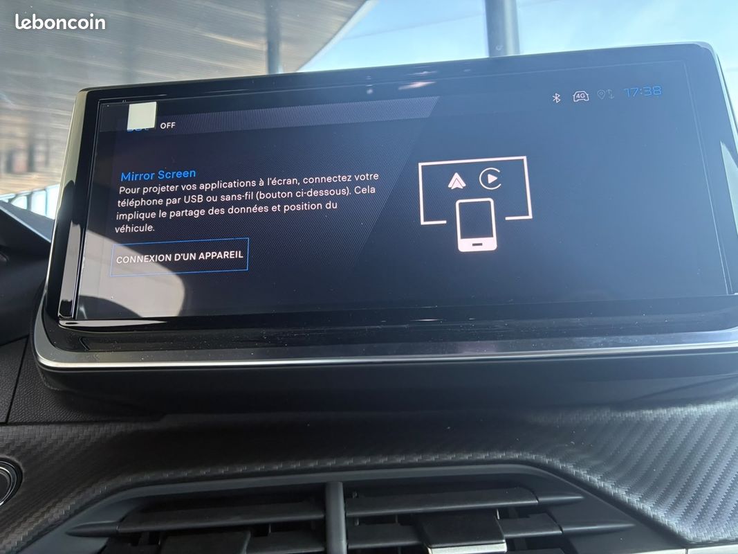 Peugeot 2008 1.2 HYBRID 145CH GT E-DCS6 (image 20)
