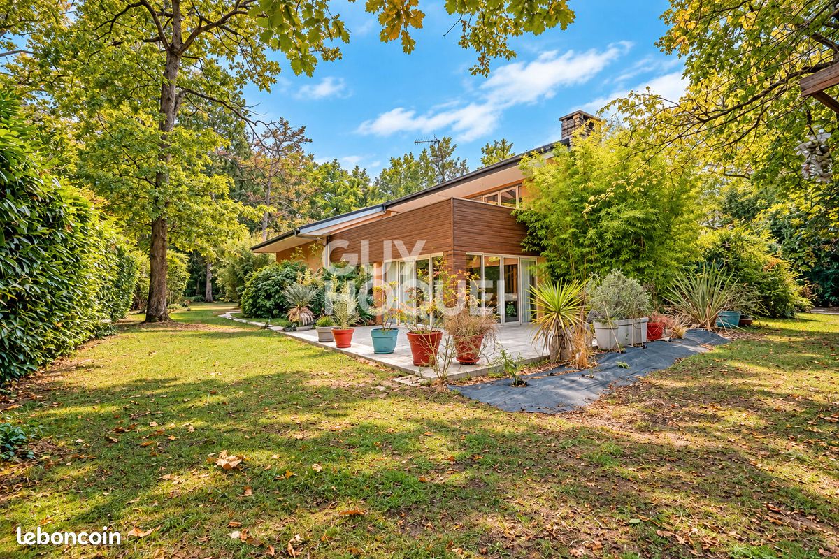 Maison 7 pièces 262 m² · à Lamorlaye · 262 m² · 749 000 €