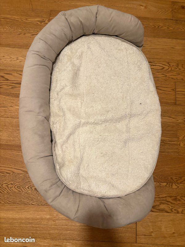 Grand panier orthopédique pour chien – mousse alvéolée – déhoussable Description Je vends ce grand panier orthopédique pour chien, en très bon état. Il possède un matelas épais en mousse alvéolée, (image 2)
