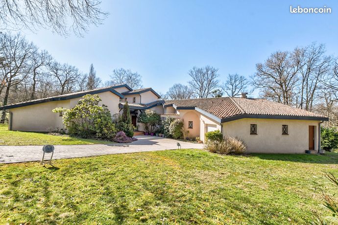 Maison 6 pièces 240 m²