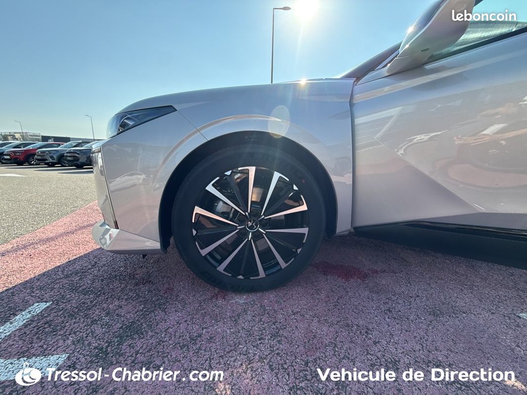 DS N°4 E-Tense Etoile - Alcantara (image 9)