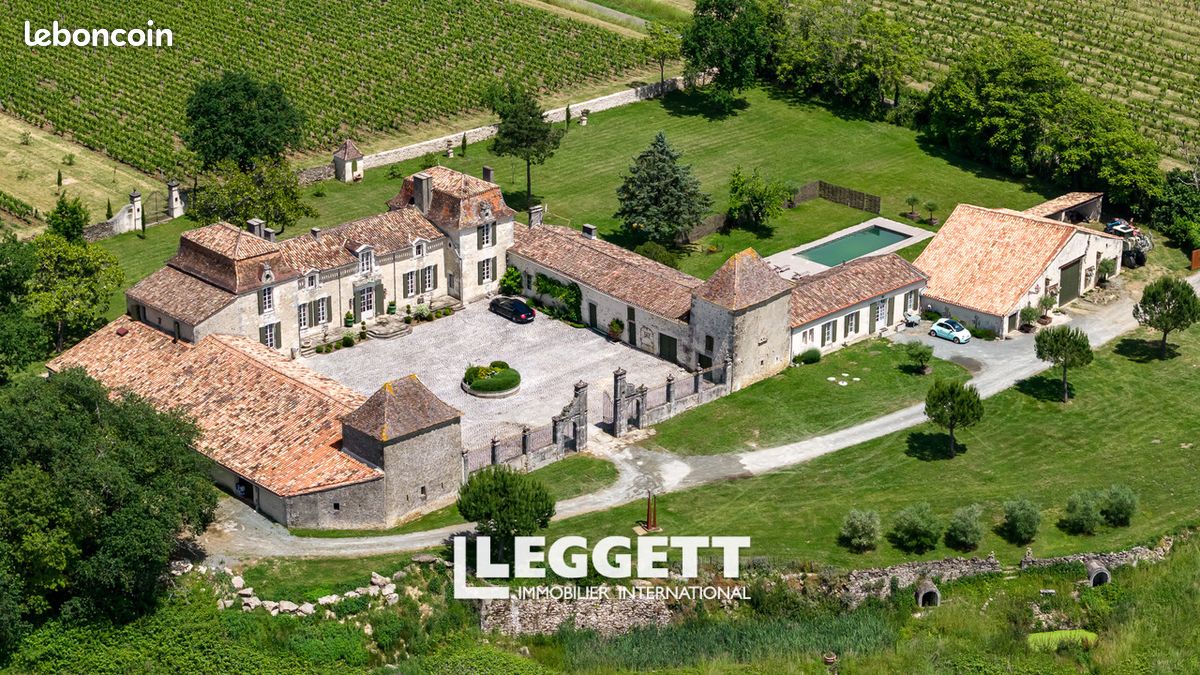 Maison 15 pièces 550 m² · à Vélines · 550 m² · 2 925 000 €
